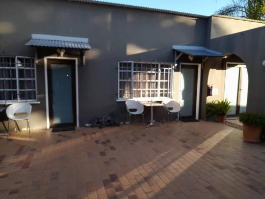 Bush Pillow Guest House Otjiwarongo Exterior photo